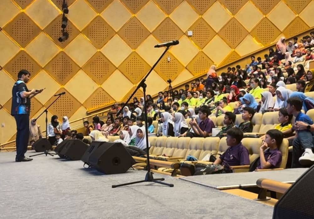 Speaker at the Digital Carnival organized by the Ministry of Education, talking about Gen AI tools for students and teachers for better learning and teaching