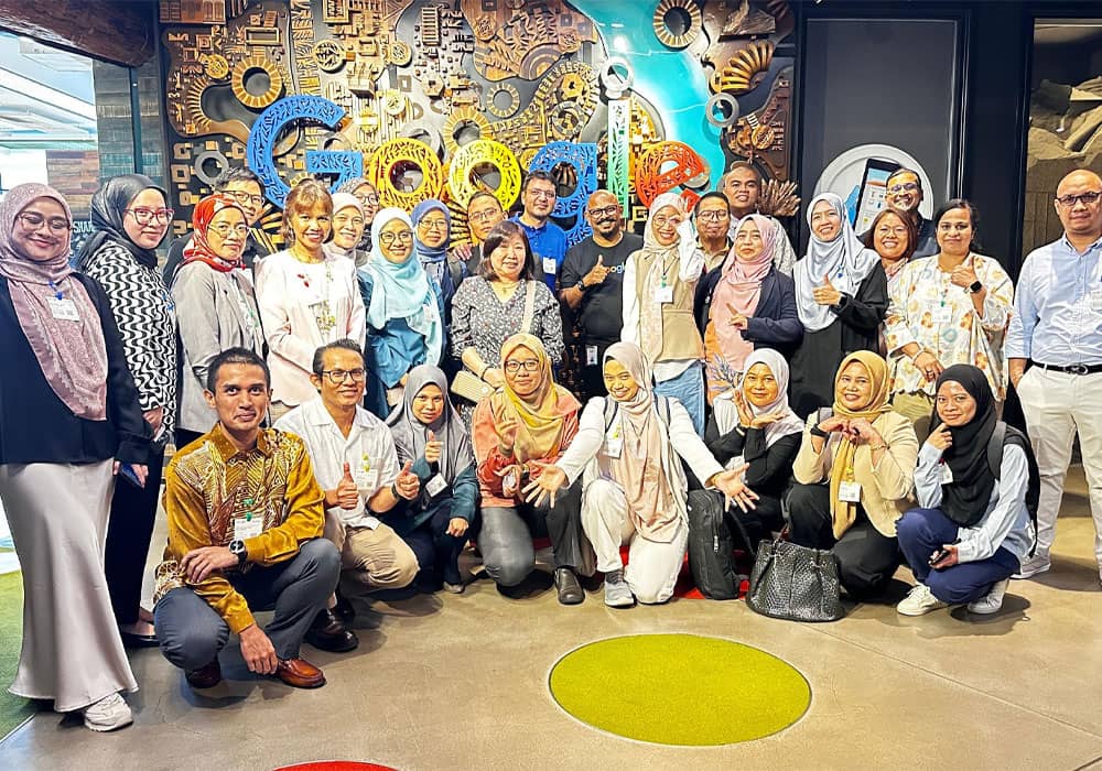 Visit to Google Malaysia with 22 senior officers from the Malaysian public sector. The topic for discussion was AI powered by Google for Public Sectors